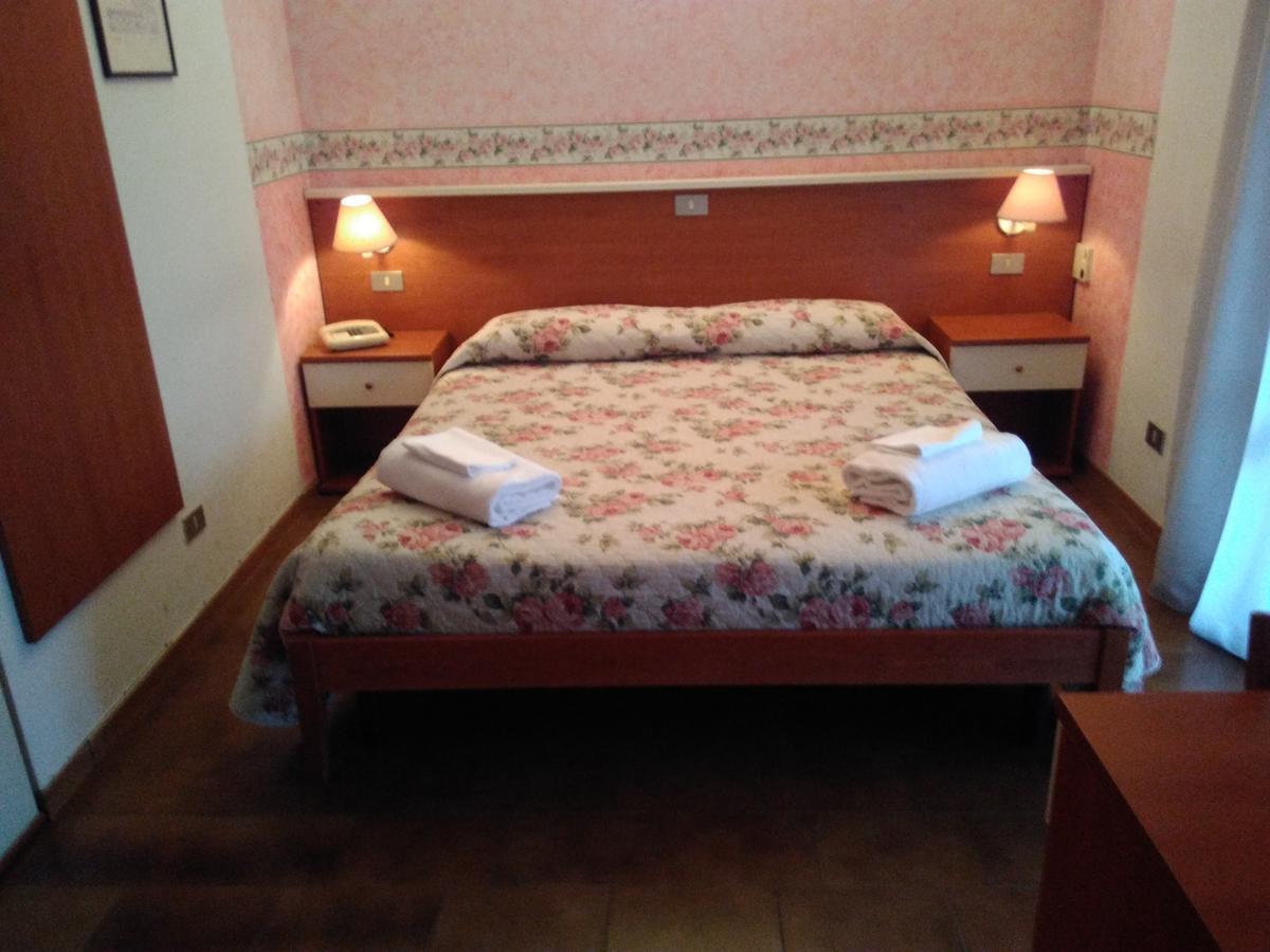 Hotel Elena Верона Екстериор снимка