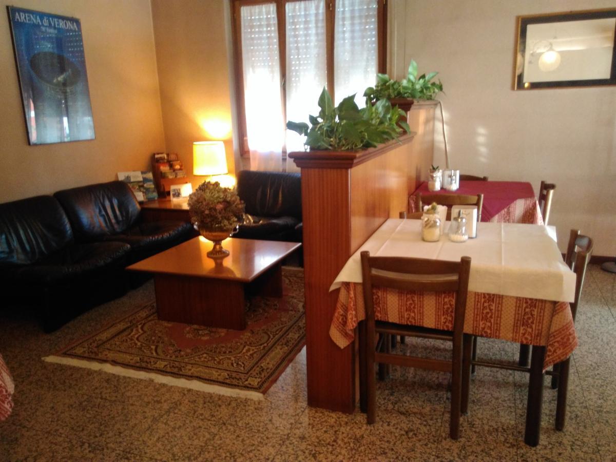 Hotel Elena Верона Екстериор снимка